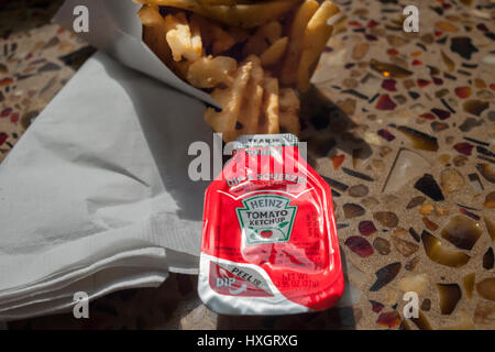 Individual packets of H.J. Heinz ketchup seen on Saturday, march 25, 2017. Kraft Heinz recently announced that they will eliminate aout 200 workers in the US and Canada as part of the consolidation of the two companies. (© Richard B. Levine) Stock Photo