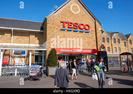 Shoppers outside Tesco supermarket in Leytonstone, London England United Kingdom UK Stock Photo