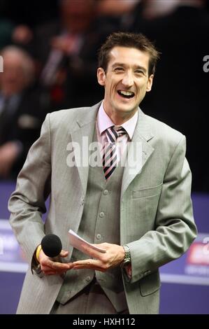 MASTER OF CEREMONIES/ANNOUNCER MICROPHONE MASTER OF CEREMONIES/ANNOUNCER THE CRUCIBLE SHEFFIELD ENGLAND 19 April 2010 Stock Photo