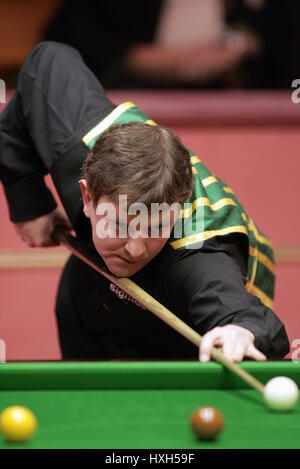 BARRY PINCHES ENGLAND THE CRUCIBLE THEATRE SHEFFIELD 18 April 2005 Stock Photo