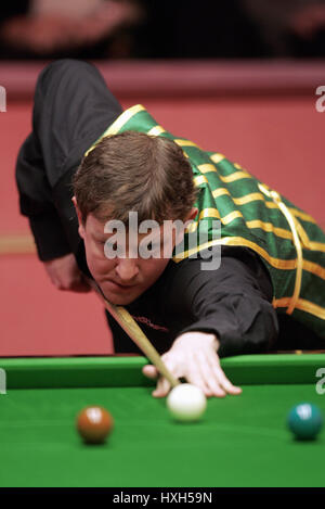 BARRY PINCHES ENGLAND THE CRUCIBLE THEATRE SHEFFIELD 18 April 2005 Stock Photo