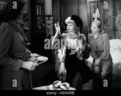 MAUREEN O'HARA, LUCILLE BALL, MARY CARLISLE, DANCE  GIRL  DANCE, 1940 Stock Photo