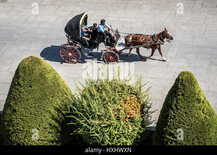 Tourist horse drawn carriage at Naqsh-e Jahan Square (Imam Square, formlerly Shah Square) in centre of Isfahan, capital of Isfahan Province, Iran Stock Photo