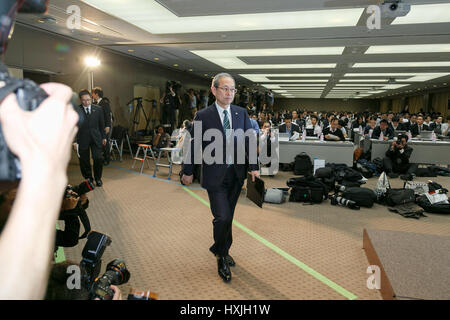 Tokyo, Japan. 29th March 2017. Toshiba Corp. President Satoshi Tsunakawa attends a news conference at the company's headquarters on March 29, 2017, Tokyo, Japan. Tsunakawa announced that Toshiba's Westinghouse Electric Co. had filed for Chapter 11 bankruptcy protection to prevent further loss on its nuclear business in US. Credit: Rodrigo Reyes Marin/AFLO/Alamy Live News Stock Photo