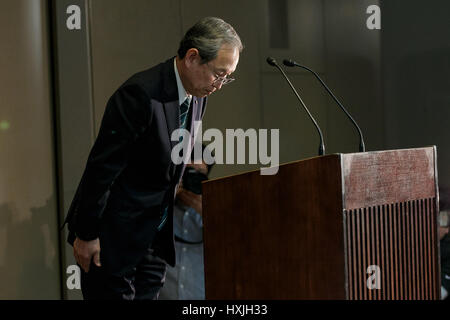 Tokyo, Japan. 29th March 2017. Toshiba Corp. President Satoshi Tsunakawa bows during a news conference at the company's headquarters on March 29, 2017, Tokyo, Japan. Tsunakawa announced that Toshiba's Westinghouse Electric Co. had filed for Chapter 11 bankruptcy protection to prevent further loss on its nuclear business in US. Credit: Rodrigo Reyes Marin/AFLO/Alamy Live News Stock Photo