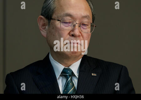 Tokyo, Japan. 29th March 2017. Toshiba Corp. President Satoshi Tsunakawa attends a news conference at the company's headquarters on March 29, 2017, Tokyo, Japan. Tsunakawa announced that Toshiba's Westinghouse Electric Co. had filed for Chapter 11 bankruptcy protection to prevent further loss on its nuclear business in US. Credit: Rodrigo Reyes Marin/AFLO/Alamy Live News Stock Photo