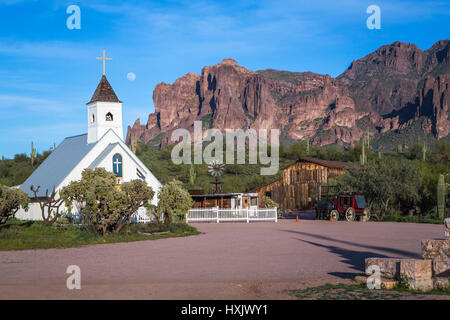 The Elvis Memorial Chapel on the Apache Trail near the Superstition Mountains, Arizona, USA. Stock Photo