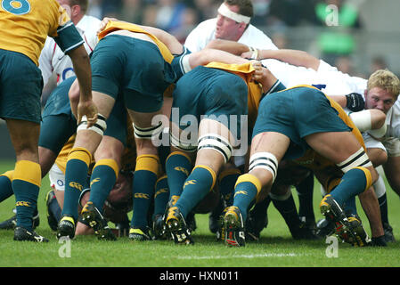 AUSTRALIA SCRUM ENGLAND V AUSTRALIA TWICKENHAM LONDON ENGLAND 16 November 2002 Stock Photo