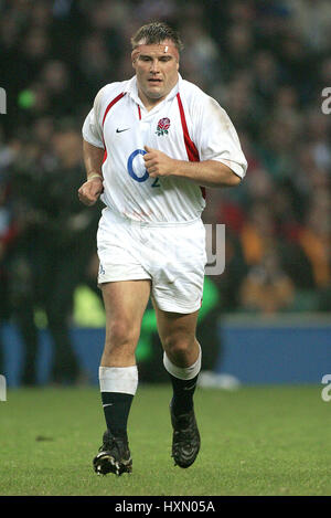 JASON LEONARD ENGLAND & NEC HARLEQUINS RU TWICKENHAM LONDON ENGLAND 16 November 2002 Stock Photo