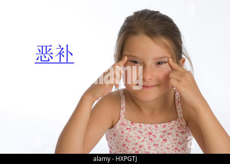 '6-year-old girl with the Chinese character for ''learning'' (mr)', sechsjähriges Mädchen mit dem chinesischem Schriftzeichen für 'Lernen' (mr) Stock Photo