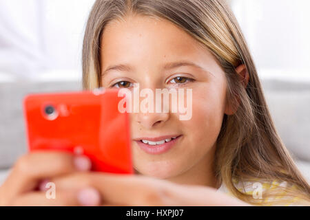 Youngster with smartphone, Jugendliche mit Smartphone