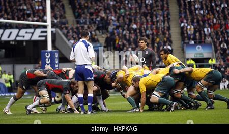 ENGLAND V AUSTRALIA SCRUM ENGLAND V AUSTRALIA RU ENGLAND V AUSTRALIA RU TWICKENHAM MIDDLESEX ENGLAND 13 November 2010 Stock Photo