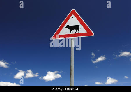 'Traffic signs ''cattle desire'' in old narrow nurse, Hamburg, Germany', Verkehrszeichen 'Viehtrieb' in Altengamme, Deutschland Stock Photo