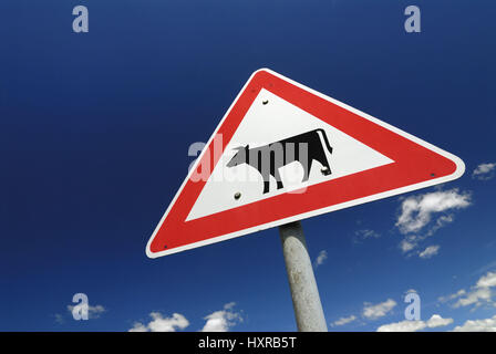 'Traffic signs ''cattle desire'' in old narrow nurse, Hamburg, Germany', Verkehrszeichen 'Viehtrieb' in Altengamme, Deutschland Stock Photo