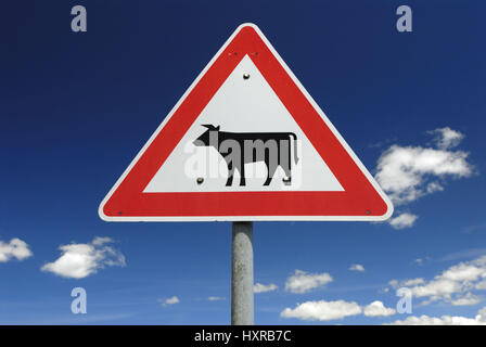 'Traffic signs ''cattle desire'' in old narrow nurse, Hamburg, Germany', Verkehrszeichen 'Viehtrieb' in Altengamme, Deutschland Stock Photo