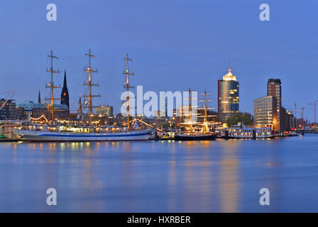 Germany, Hamburg, town, towns, hamburgers, harbour, evening, in the evening, in, dusk, dusk, dim light, sailing ship, sailing ships, to Me, Russian, R Stock Photo
