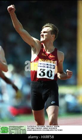 JON RIDGEON 400 METERS HURDLES 18 June 1996 Stock Photo - Alamy