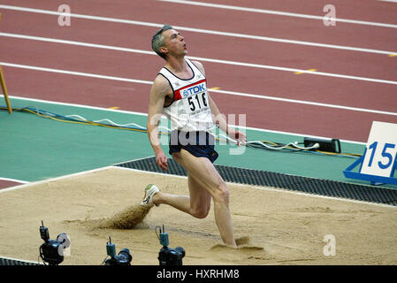 JONATHAN EDWARDS TRIPLE JUMP STADE DE FRANCE ST DENIS PARIS FRANCE 25 August 2003 Stock Photo