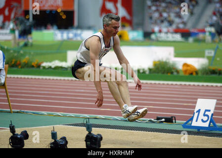 JONATHAN EDWARDS TRIPLE JUMP STADE DE FRANCE ST DENIS PARIS FRANCE 25 August 2003 Stock Photo