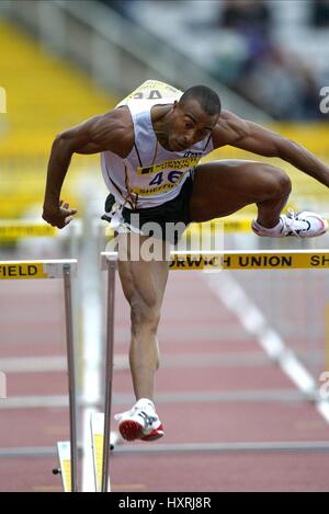 COLIN JACKSON 110 METRE HURDLES DON VALLEY STADIUM SHEFFIELD 30 June 2002 Stock Photo