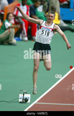 JONATHAN EDWARDS TRIPLE JUMP STADE DE FRANCE ST DENIS PARIS FRANCE 23 August 2003 Stock Photo