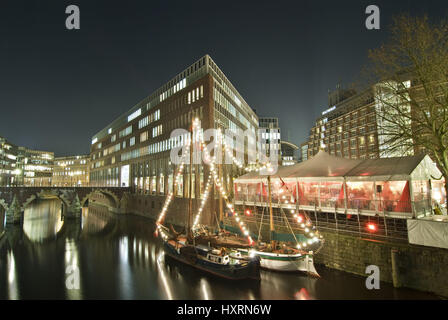 Christmas fair on the canal island in Hamburg, Germany, Europe, Weihnachtsmarkt auf der Fleetinsel in Hamburg, Deutschland, Europa Stock Photo