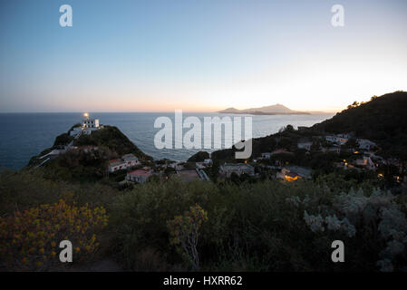 Faro di Capo Miseno, Ischia e Procida sullo sfondo Stock Photo