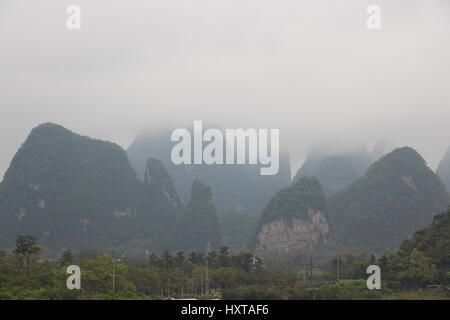 Guili, Guili, China. 30th Mar, 2017. Guilin, CHINA-March 30 2017: (EDITORIAL USE ONLY. CHINA OUT) .The Moon Hill is a hill with a natural arch through it a few kilometers outside Yangshuo in southern China's Guangxi. It is so named for a wide, semicircular hole through the hill, all that remains of what was once a limestone cave formed in the phreatic zone. Like most formations in the region, it is karst. It is also a popular tourist attraction. Credit: SIPA Asia/ZUMA Wire/Alamy Live News Stock Photo