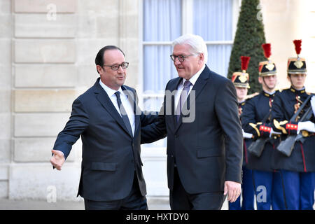 Paris. 30th Mar, 2017. French President Francois Hollande (L) greets his German counterpart Frank-Walter Steinmeier at the Elysee Palace in Paris, France on March 30, 2017. Credit: Chen Yichen/Xinhua/Alamy Live News Stock Photo