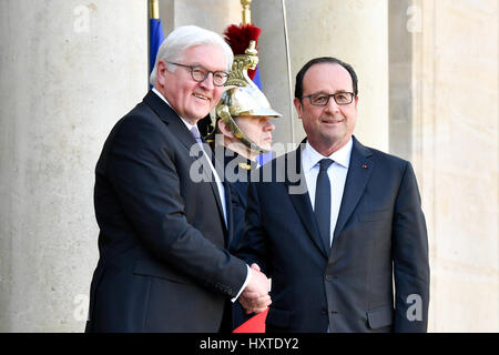 Paris. 30th Mar, 2017. French President Francois Hollande (R) shakes hands with his German counterpart Frank-Walter Steinmeier at the Elysee Palace in Paris, France on March 30, 2017. Credit: Chen Yichen/Xinhua/Alamy Live News Stock Photo