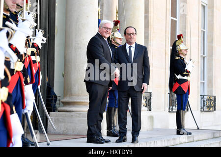 Paris. 30th Mar, 2017. French President Francois Hollande (R) shakes hands with his German counterpart Frank-Walter Steinmeier at the Elysee Palace in Paris, France on March 30, 2017. Credit: Chen Yichen/Xinhua/Alamy Live News Stock Photo