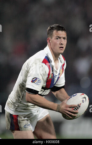 DANNY MCGUIRE GREAT BRITAIN & LEEDS RHINOS MCALPINE STADIUM HUDDERSFIELD ENGLAND 06 November 2004 Stock Photo