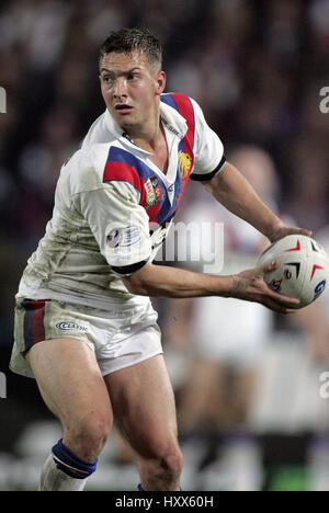 DANNY MCGUIRE GREAT BRITAIN & LEEDS RHINOS MCALPINE STADIUM HUDDERSFIELD ENGLAND 06 November 2004 Stock Photo