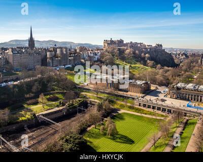 Aerial view of the Scottish National Gallery and East Princes Street Gardens and Edinburgh Castle in the distance, Scotland, UK. Stock Photo
