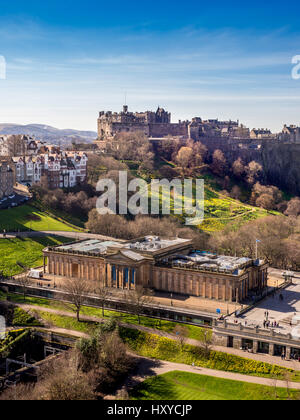 Aerial view of the Scottish National Gallery on The Mound with Edinburgh Castle in the distance. Edinburgh, Scotland, UK. Stock Photo