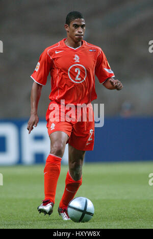 MICHAEL REIZIGER HOLLAND & FC BARCELONA BRAGA STADIUM BRAGA PORTUGAL 23 June 2004 Stock Photo