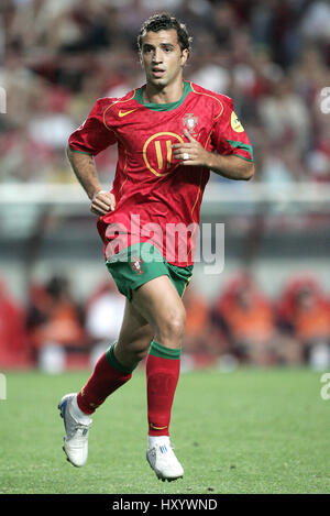 SABROSA SIMAO PORTUGAL & BENFICA LUZ STADIUM LISBON PORTUGAL 24 June 2004 Stock Photo