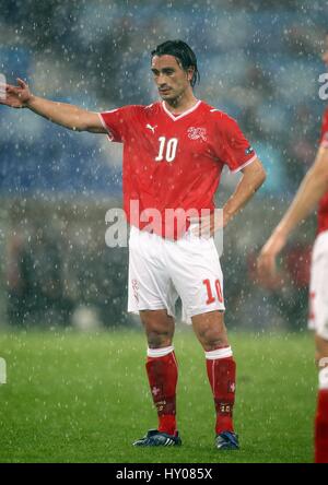 HAKAN YAKIN SWITZERLAND & BSC YOUNG BOYS ST JAKOB-PARK BASEL SWITZERLAND 11 June 2008 Stock Photo