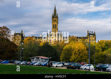 View the University of Glasgow building from behind the Kelvingrove Art Gallery and Museum Stock Photo