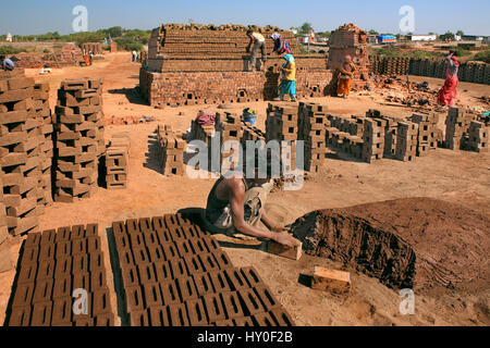 Man making bricks, barwani, madhya pradesh, india, asia Stock Photo