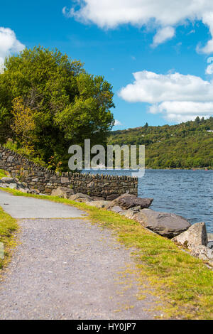 The view from the lakeside footpath running along the shore of Llyn Padarn (Llanberis Lake) at the foot of Mount Snowdon Stock Photo