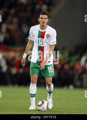 MIGUEL VELOSO PORTUGAL & SPORTING LISBON PORTUGAL & SPORTING LISBON GREEN POINT STADIUM CAPE TOWN SOUTH AFRICA 29 June 2010 Stock Photo