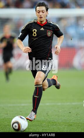 mesut-ozil-argentina-v-germany