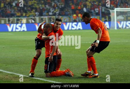 ROBIN VAN PERSIE WESLEY SNEIJ BRAZIL V NETHERLANDS NELSON MANDELA BAY STADIUM PORT ELIZABETH SOUTH AFRICA 02 July 2010 Stock Photo