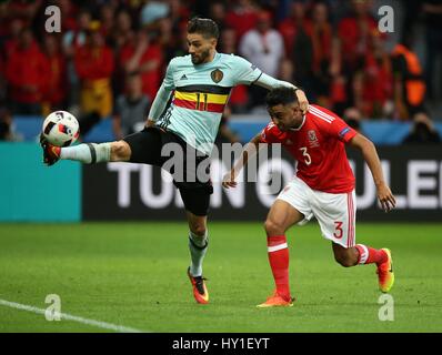 YANNICK CARRASCO & NEIL TAYLOR WALES V BELGIUM EURO 2016 QUA STADE PIERRE MAUROY LILLE FRANCE 01 July 2016 Stock Photo