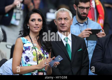 IAN RUSH & WIFE BELGIUM V REPUBLIC OF IRELAND NOUVEAU STADE BORDEAUX ...