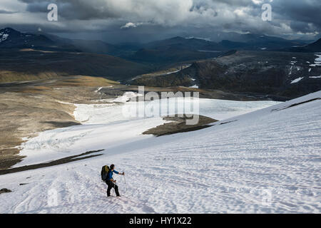 Cross country skier walking on the Svenonius glacier, to Mt Ryggasberget (1946m). Sarek National Park, World Heritage Laponia, Swedish Lapland, Sweden. Stock Photo