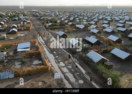 KENYA, Turkana, refugee camp Kakuma for 160.000 refugees, Kakuma IV for mainly south sudanese refugees / KENIA, Turkana, Fluechtlingslager Kakuma fuer 160.000 Fluechtlinge, Kakuma IV, vorwiegend fuer Fluechtlinge aus dem Sued-Sudan Stock Photo