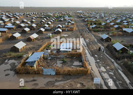 KENYA, Turkana, refugee camp Kakuma for 160.000 refugees, Kakuma IV for mainly south sudanese refugees / KENIA, Turkana, Fluechtlingslager Kakuma fuer 160.000 Fluechtlinge, Kakuma IV, vorwiegend fuer Fluechtlinge aus dem Sued-Sudan Stock Photo