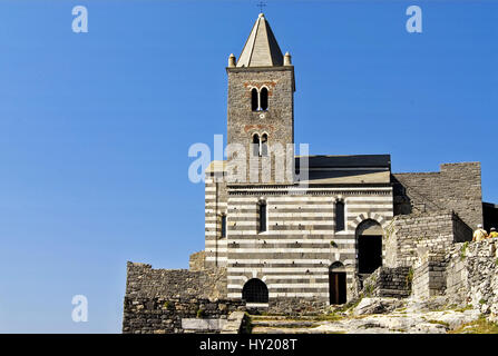 Die Chiesa San Pietro in Portovenere, Ligurien, Nordwestitalien. Stock Photo